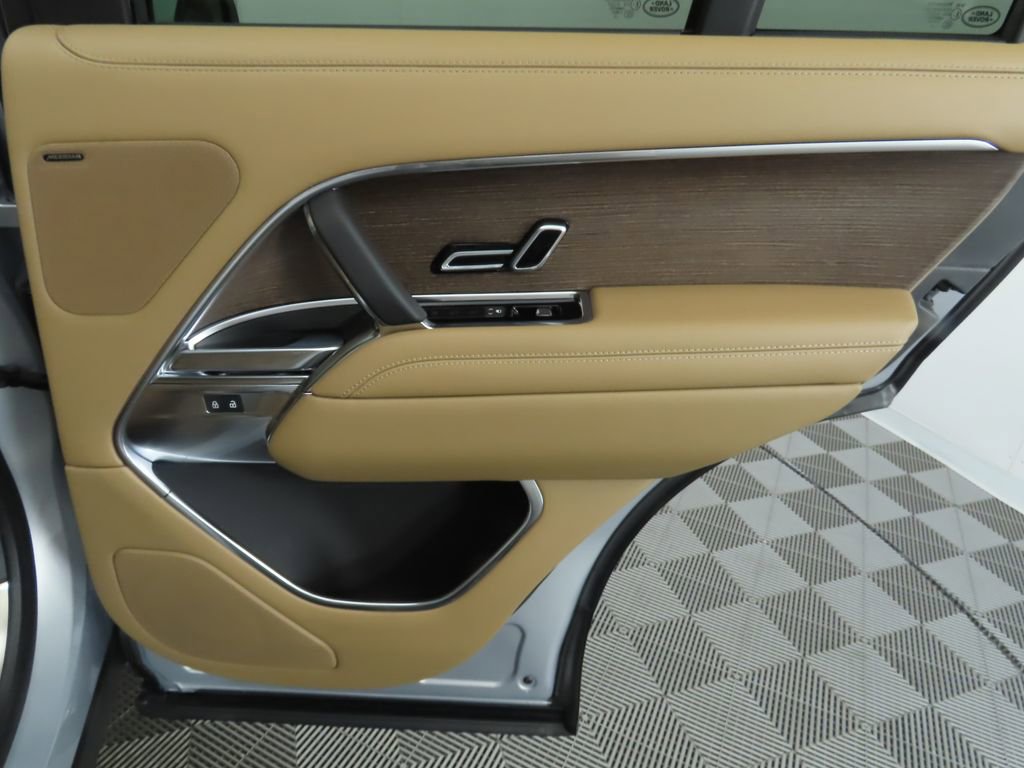 New 2025 Land Rover Range Rover SE image 29