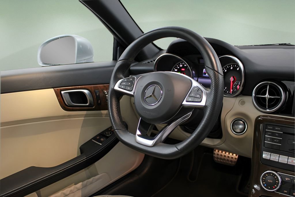 Used 2019 Mercedes-Benz SLC 300 image 12
