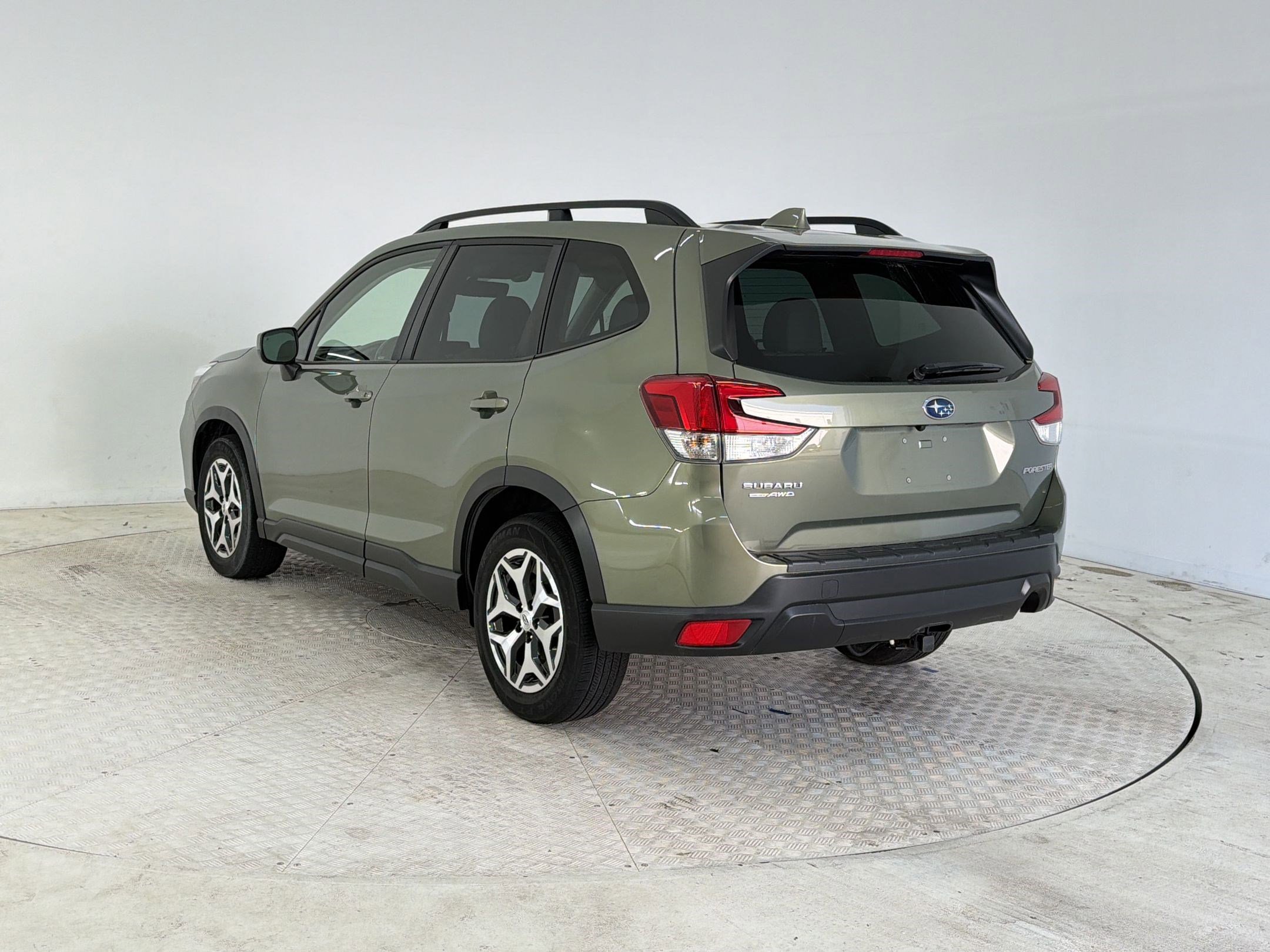 Used 2021 Subaru Forester Premium w/ Popular Package #1 AWD/4WD image 3
