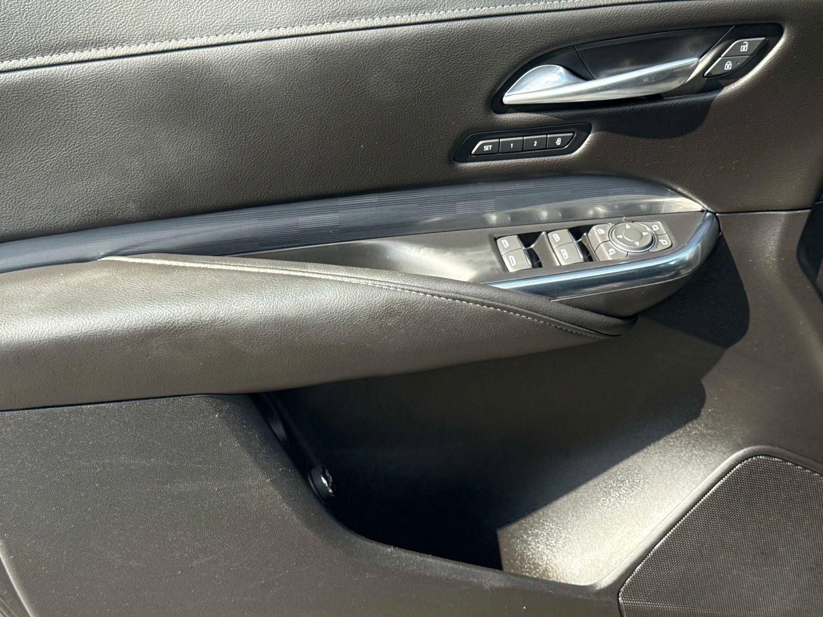 Used 2025 Cadillac XT4 Premium Luxury FWD image 19