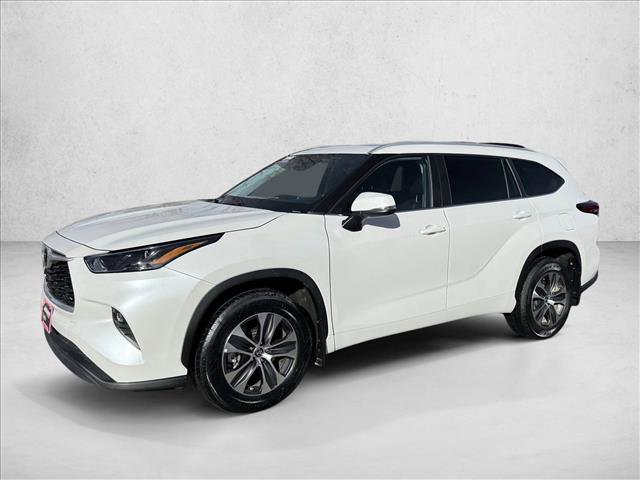 Used 2023 Toyota Highlander XLE image 12