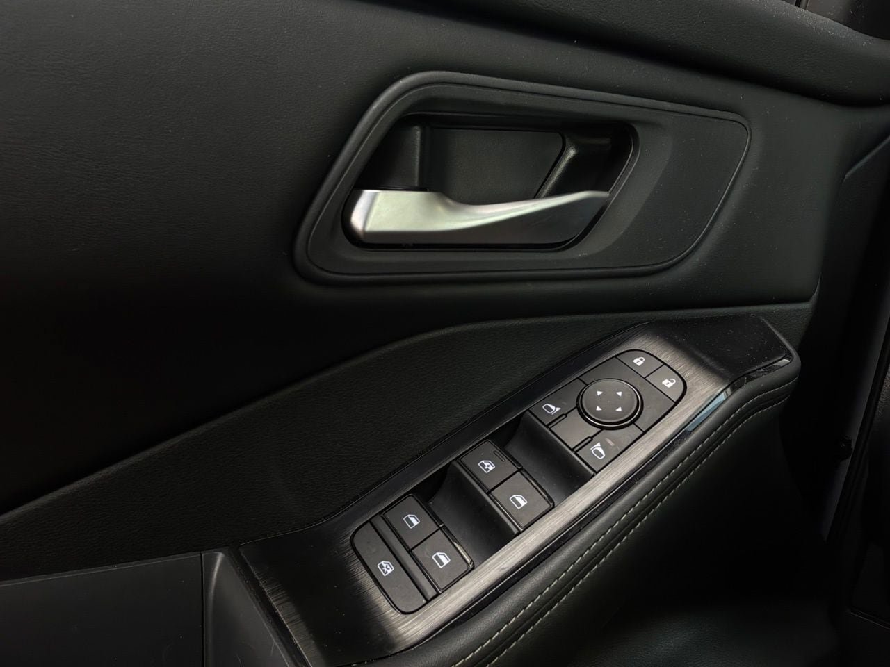 Used 2026 Nissan Rogue SV FWD image 21