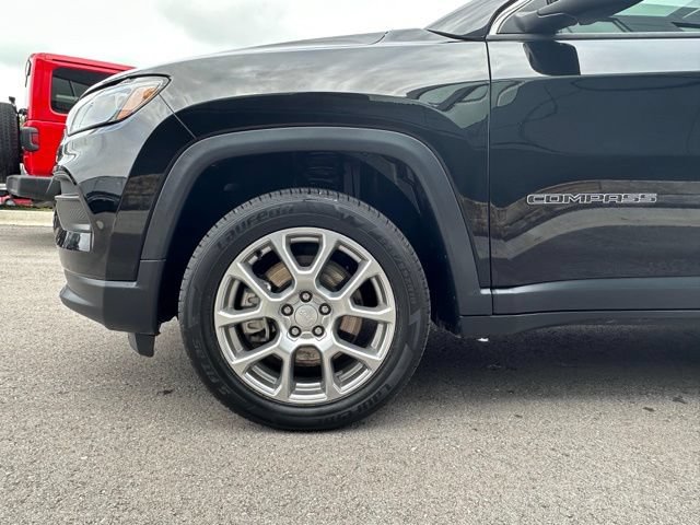 Used 2024 Jeep Compass Latitude w/ Sun and Sound Group AWD/4WD image 20
