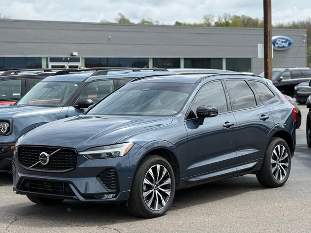 Used 2023 Volvo XC60 B5 Plus AWD/4WD image 35