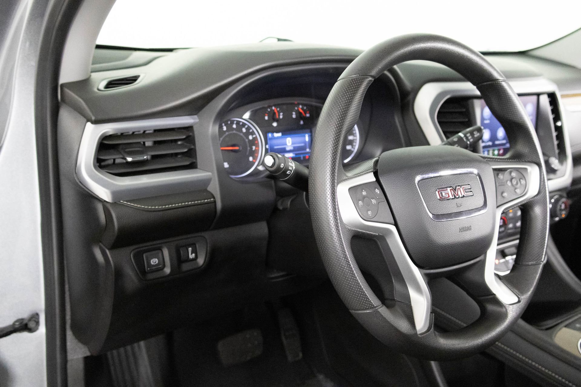 Certified 2023 GMC Acadia SLE w/ Driver Convenience Package image 33