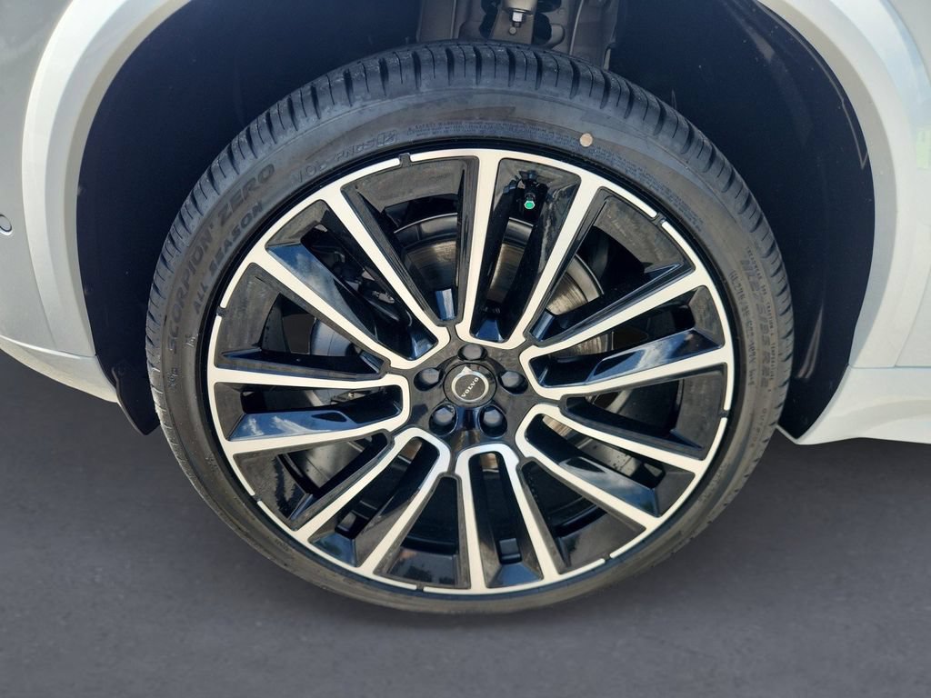 New 2026 Volvo XC90 B6 Plus w/ Protection Package Premier AWD/4WD image 8