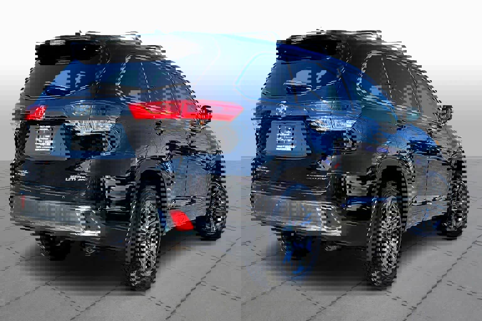 Used 2017 Toyota Highlander Limited Platinum image 12