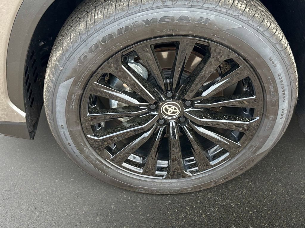 Used 2026 Toyota Highlander XSE image 10