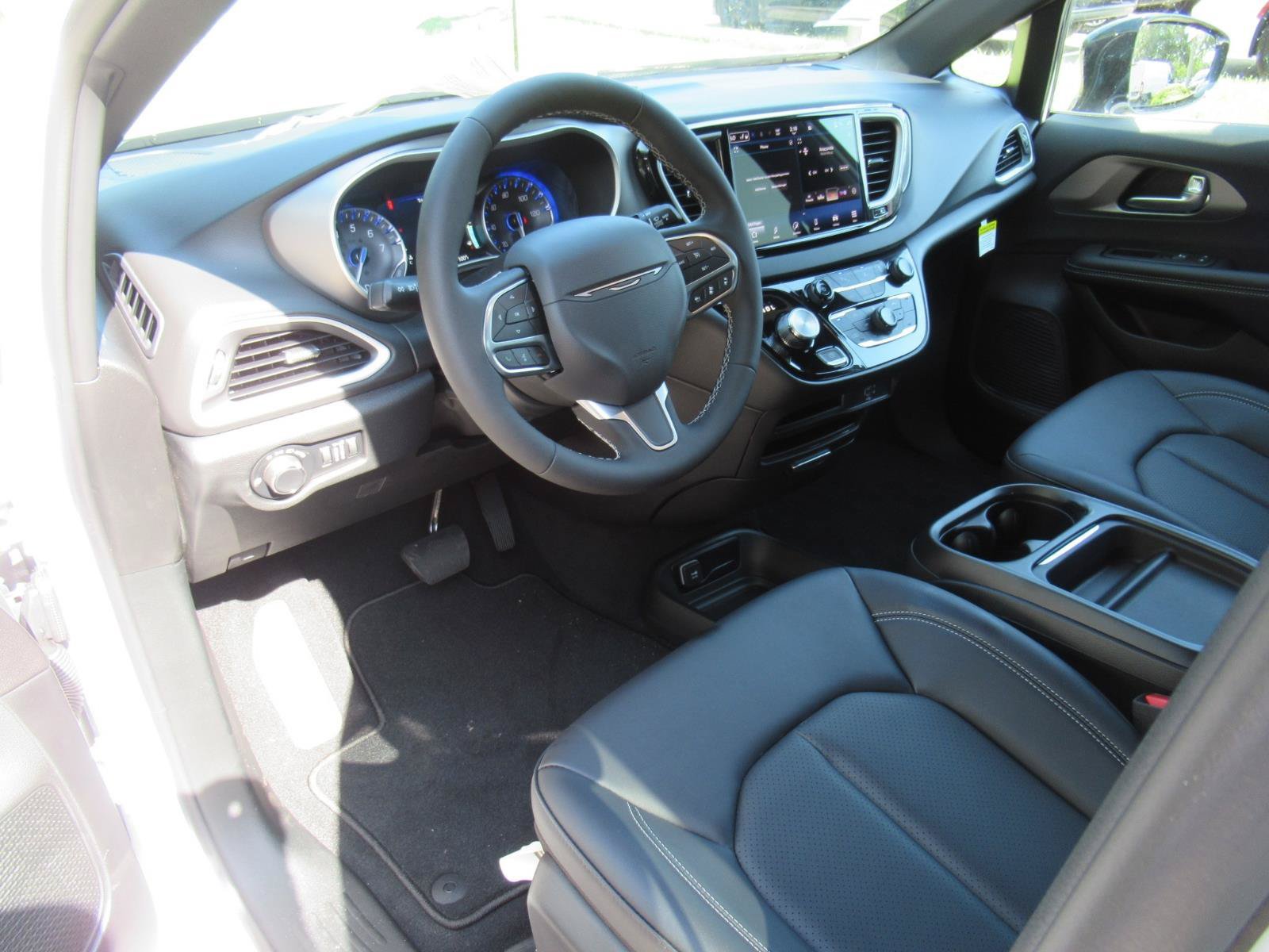New 2027 Chrysler Pacifica LX FWD image 15
