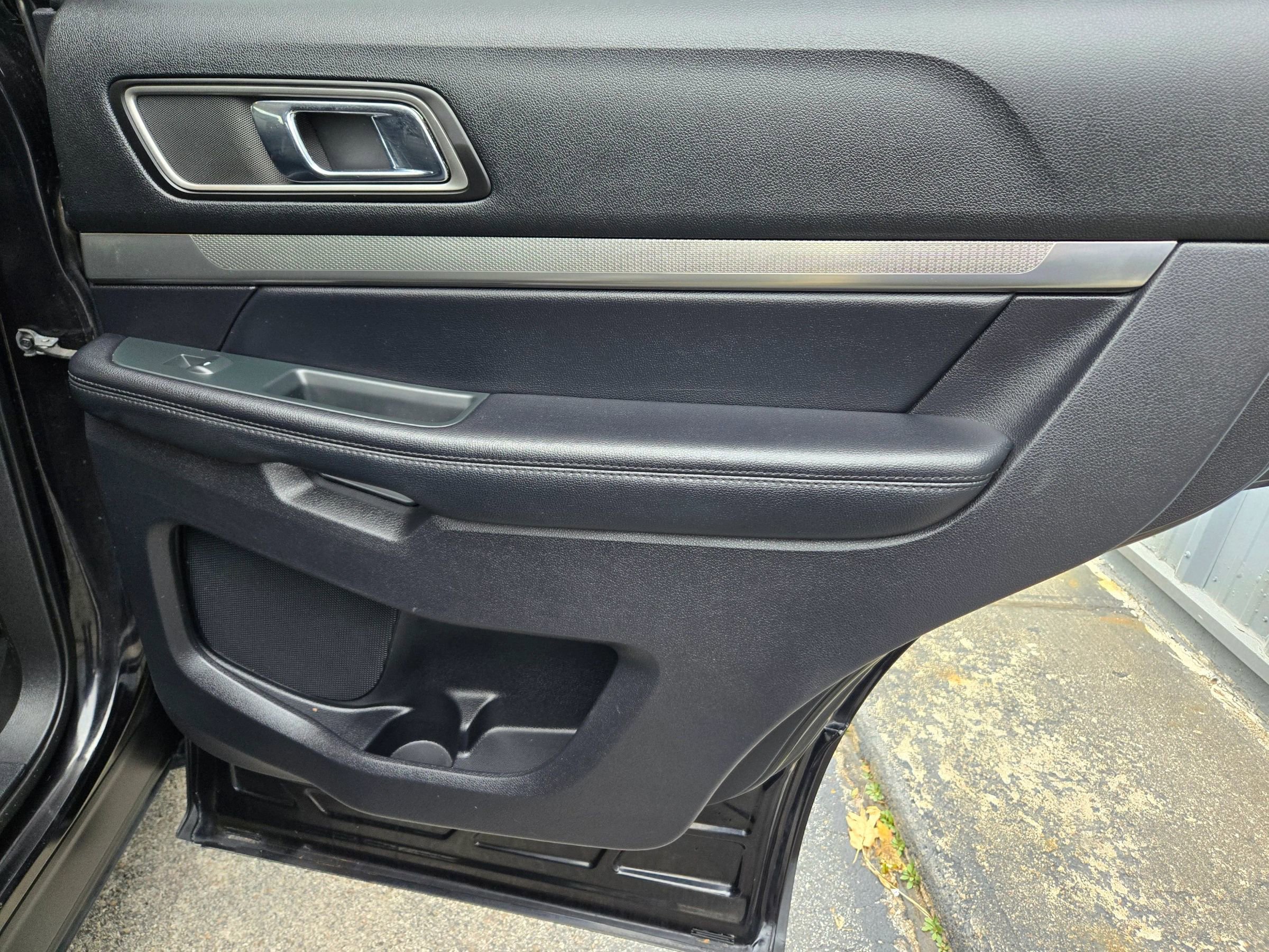 Used 2019 Ford Explorer XLT w/ Equipment Group 202A AWD/4WD image 65