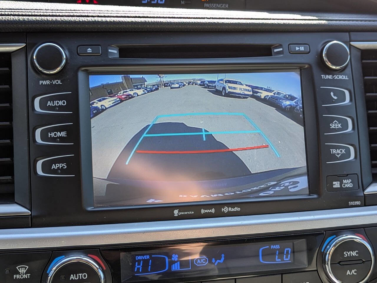 Used 2019 Toyota Highlander XLE FWD image 21