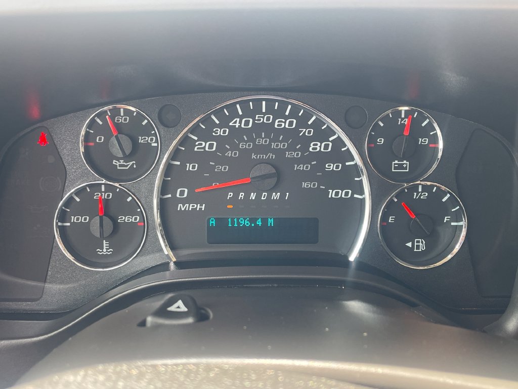 Used 2024 Chevrolet Express 2500 w/ Driver Convenience Package RWD image 9