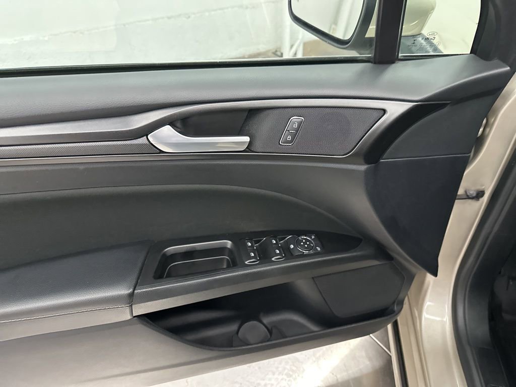Used 2018 Ford Fusion SE w/ Equipment Group 201A image 12