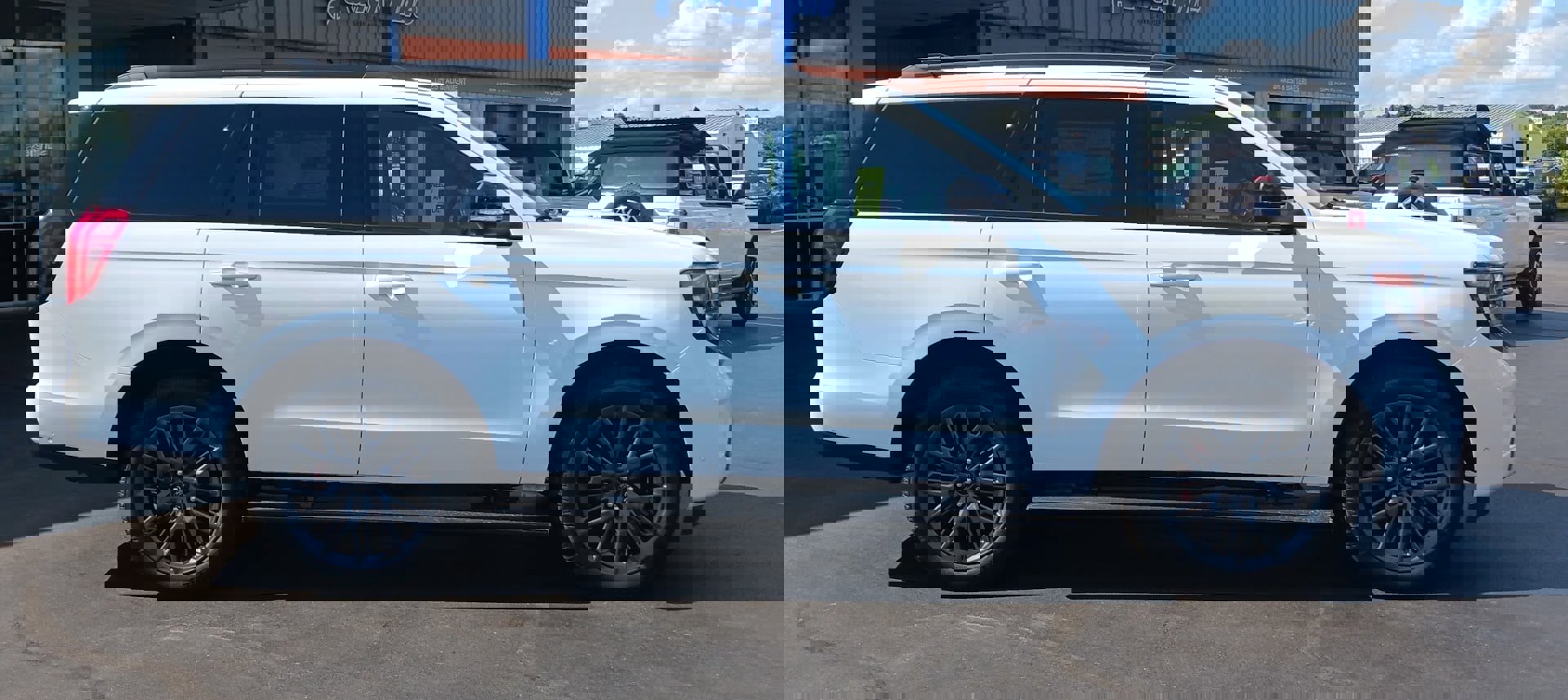 New 2025 Ford Expedition Platinum image 6