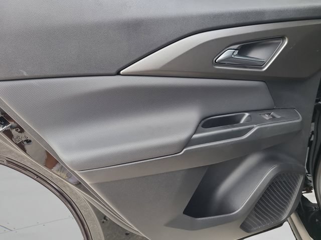 New 2026 Chevrolet Equinox EV LT w/ LPO, Blackout Package FWD image 18