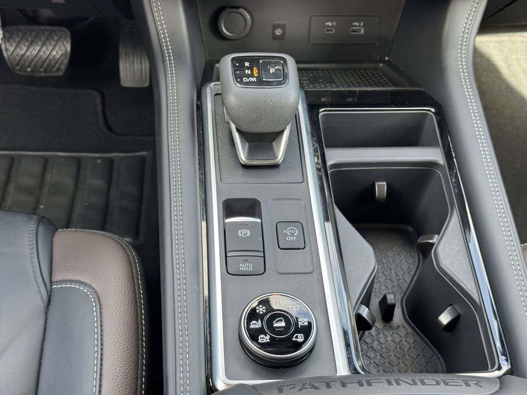 Used 2023 Nissan Pathfinder Platinum image 6