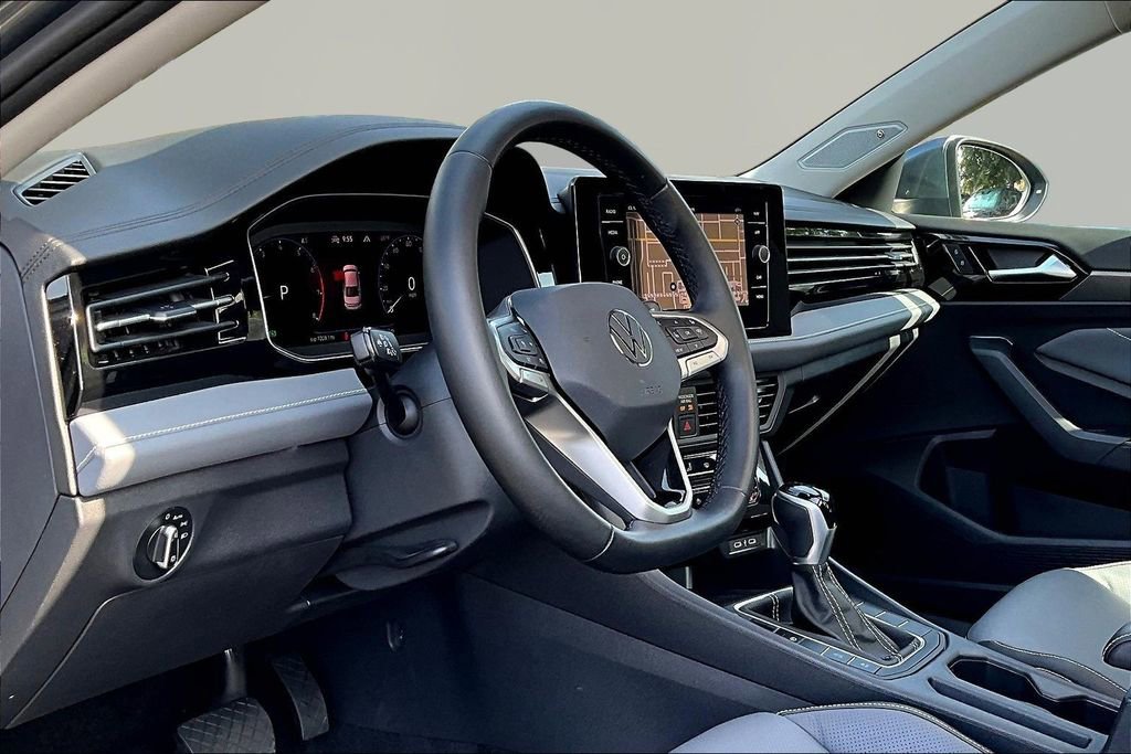 Used 2025 Volkswagen Jetta SEL image 16