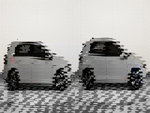 Used 2015 Volkswagen Golf 4-Door image 2