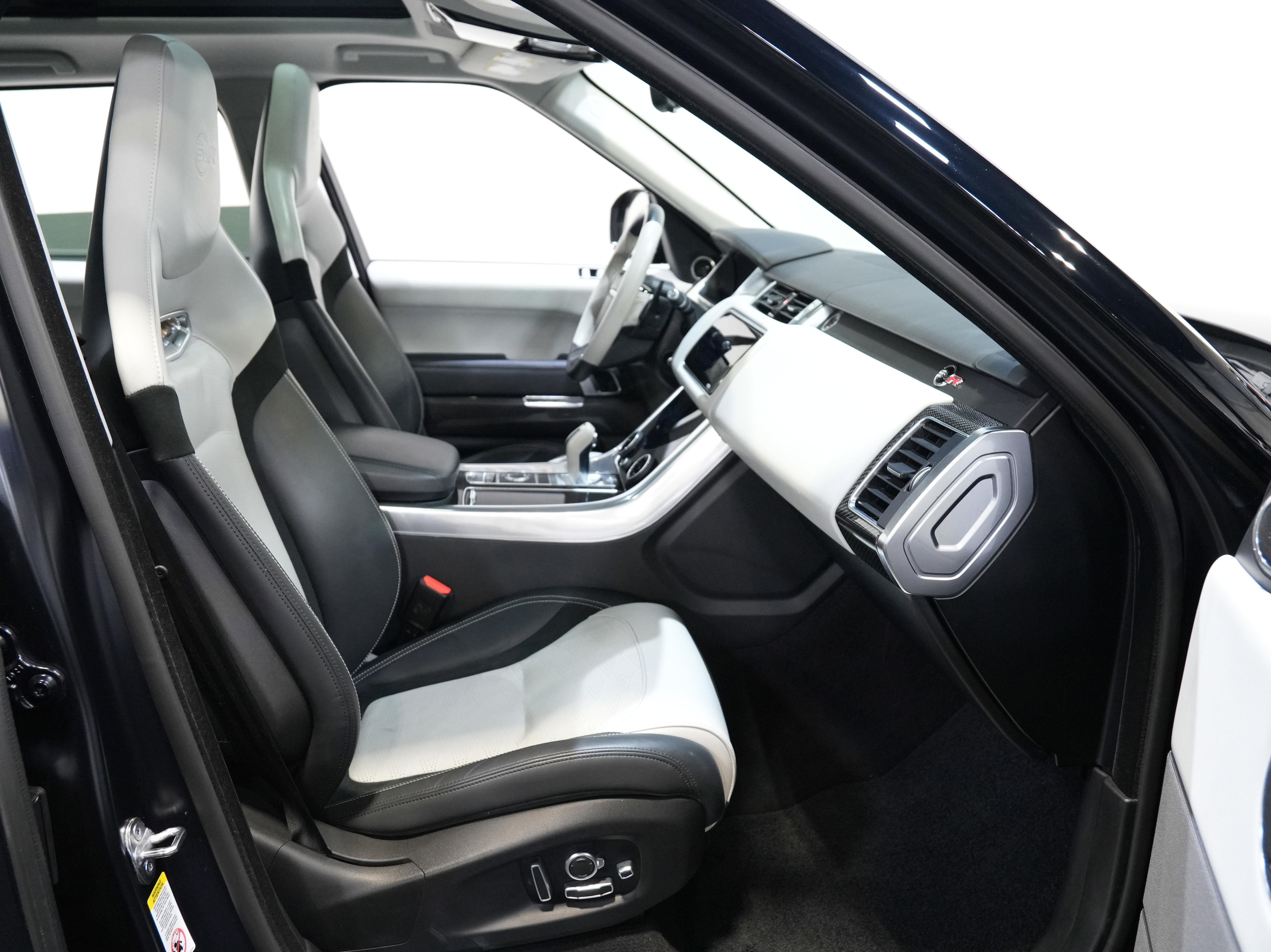 Used 2022 Land Rover Range Rover Sport SVR AWD/4WD image 33
