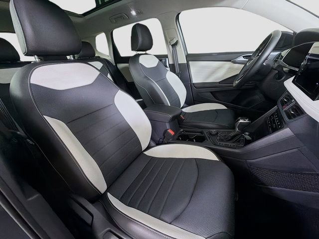 Used 2025 Volkswagen Taos SEL image 28