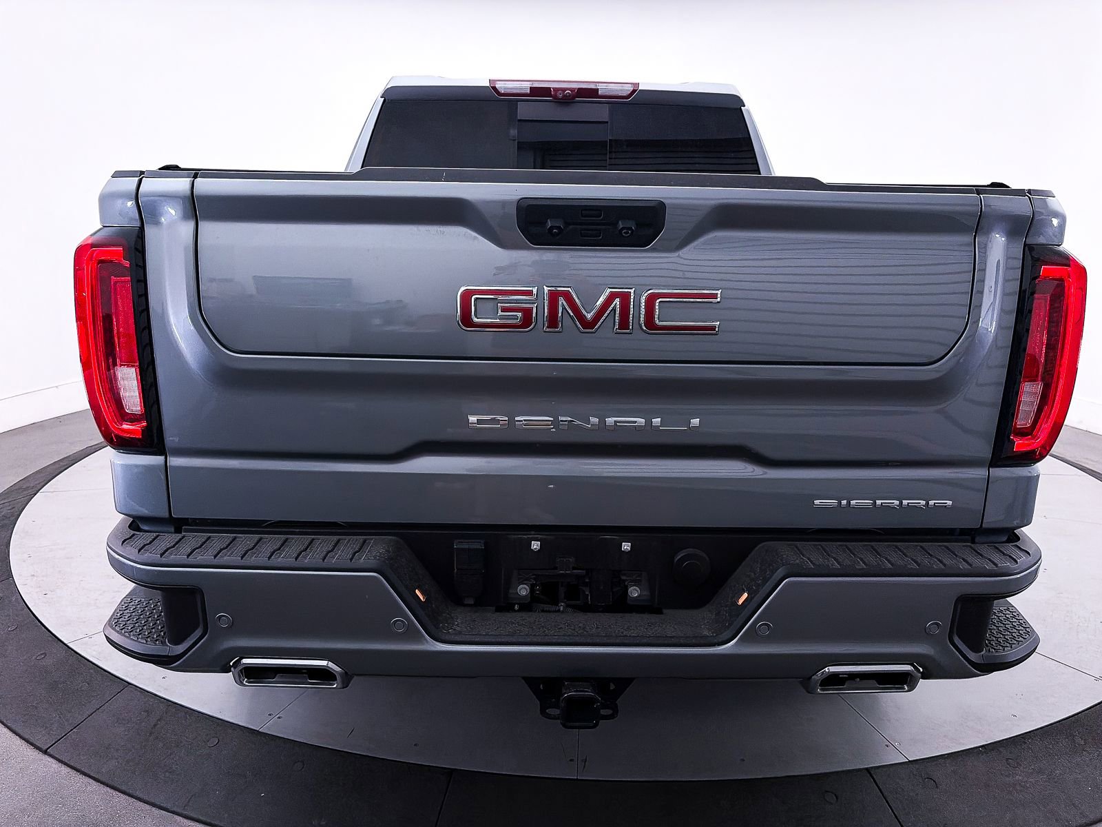 Used 2024 GMC Sierra 1500 Denali w/ Denali Reserve Package AWD/4WD image 16