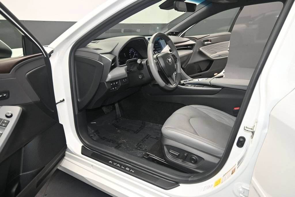 Used 2021 Toyota Avalon Limited w/ Advanced Safety Package FWD image 13
