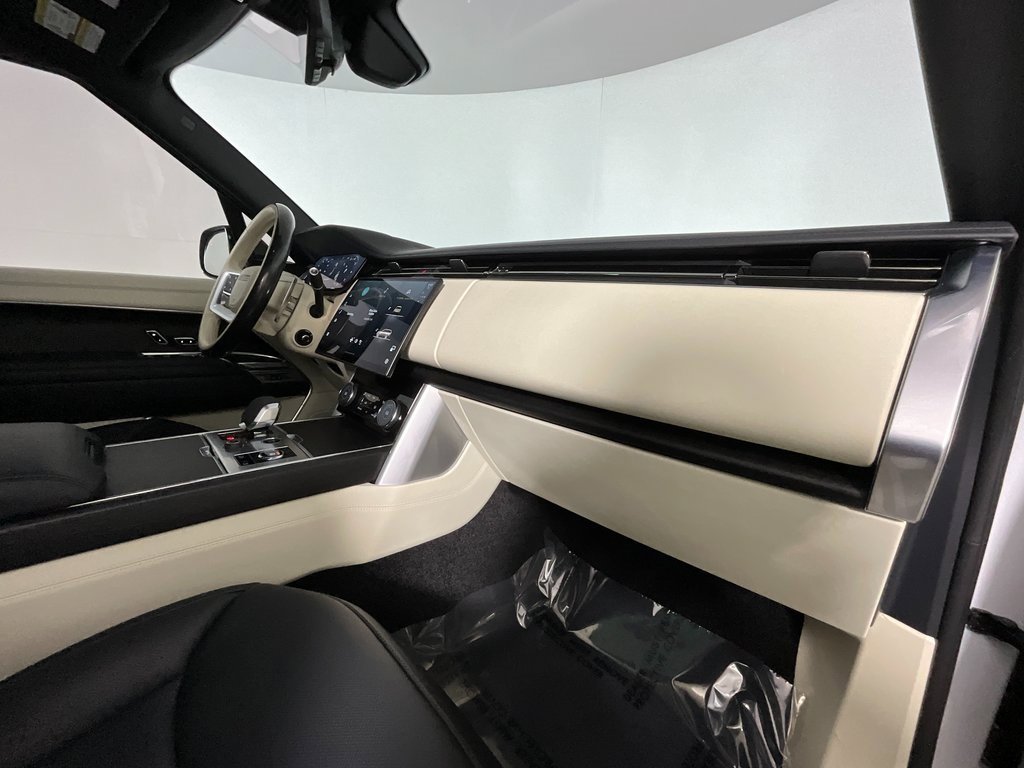 Certified 2023 Land Rover Range Rover SE image 22