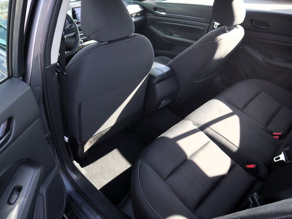 Used 2024 Nissan Altima 2.5 SV image 10