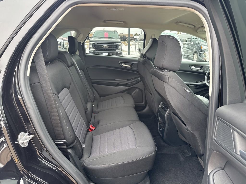 Used 2021 Ford Edge SE image 36