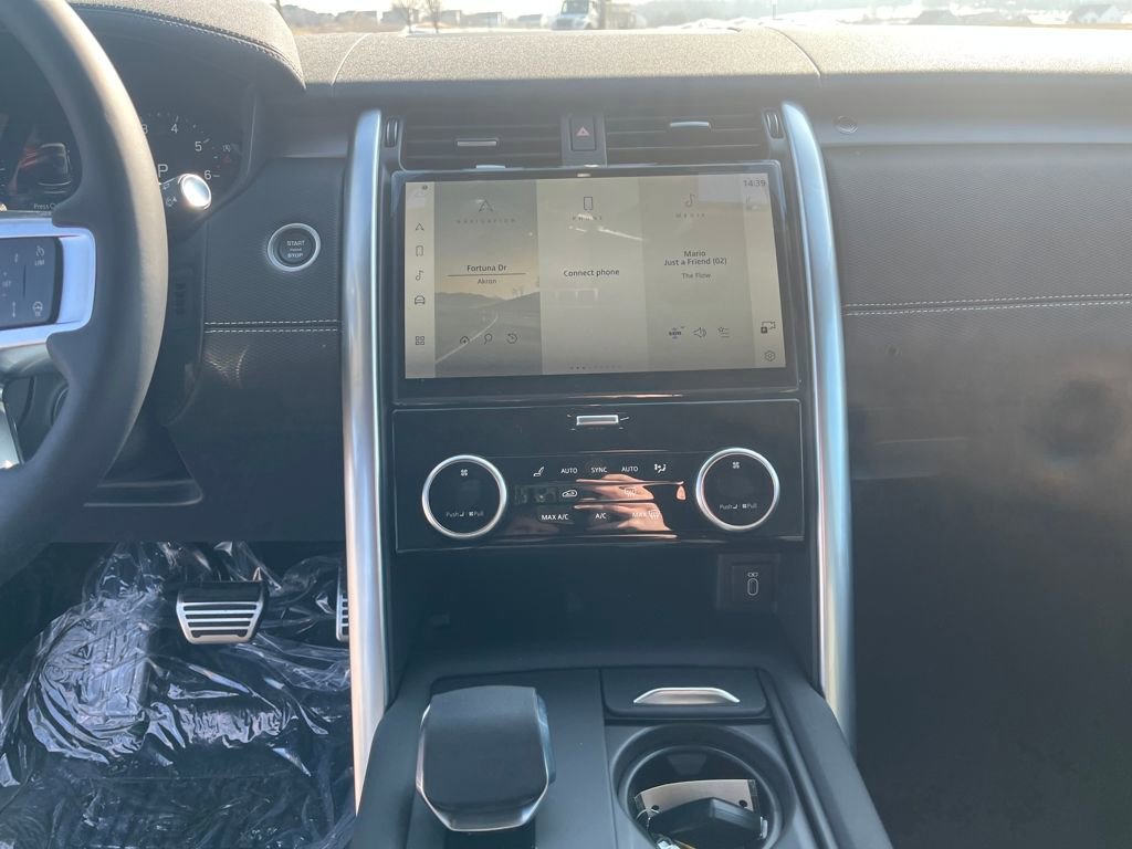 New 2026 Land Rover Discovery Limited Edition image 16