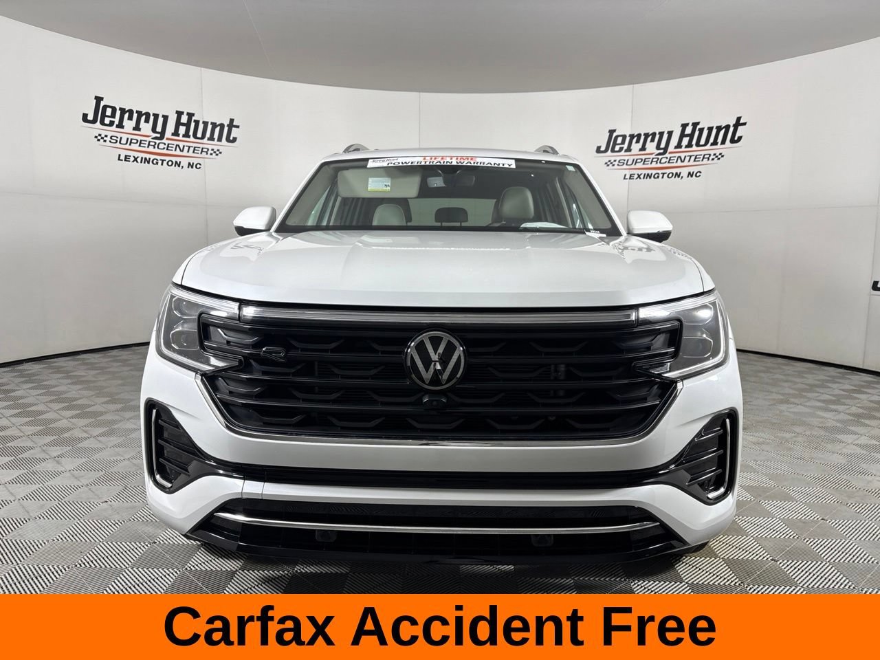 Used 2024 Volkswagen Atlas SEL Premium R-Line AWD/4WD image 3