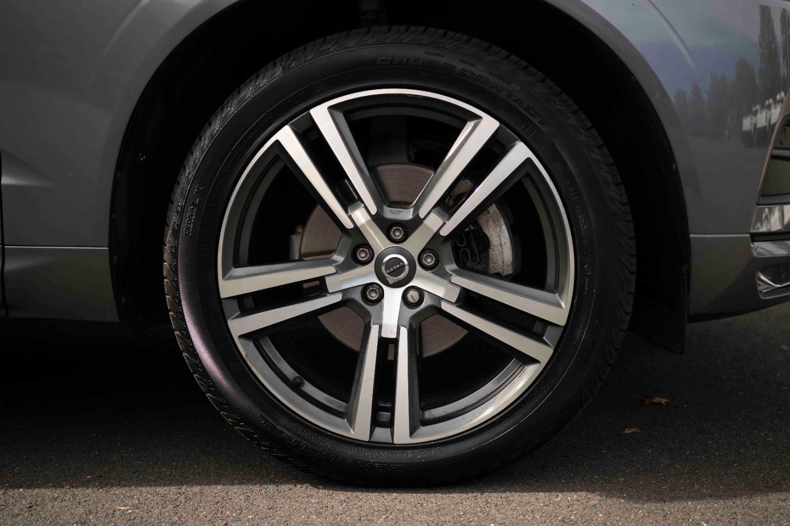 Used 2021 Volvo XC60 T5 Momentum w/ Protection Package Premier image 25