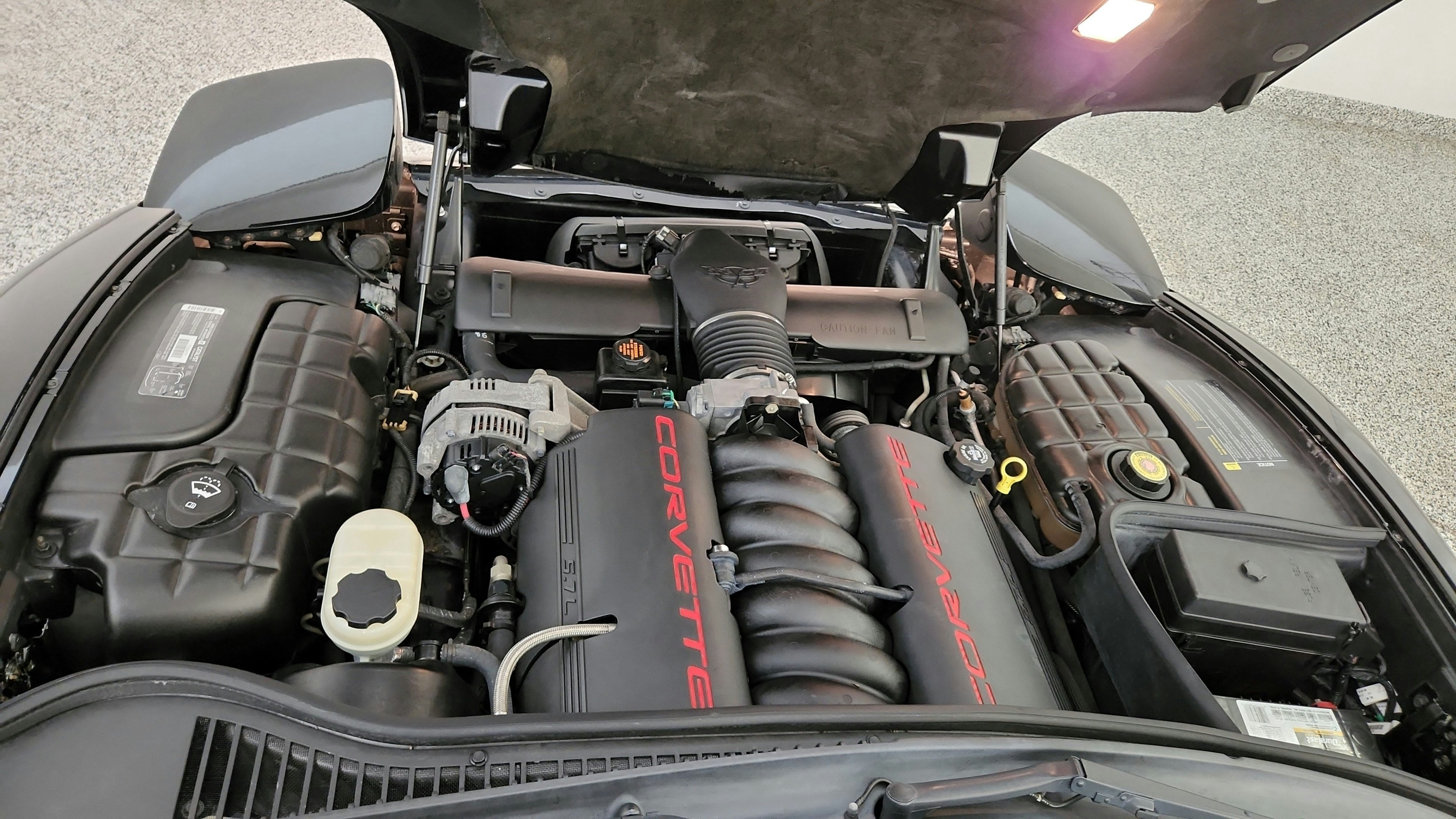 Used 2002 Chevrolet Corvette Coupe w/ Preferred Equipment Group2 RWD image 32