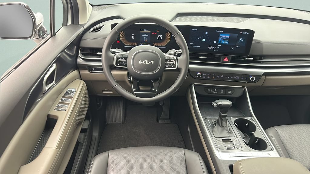 Used 2025 Kia Carnival FWD image 10
