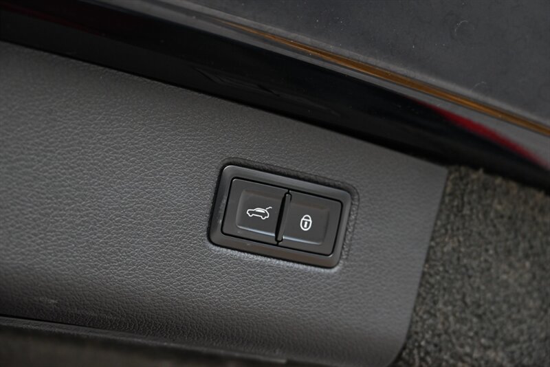 Used 2019 Bentley Bentayga AWD/4WD image 22