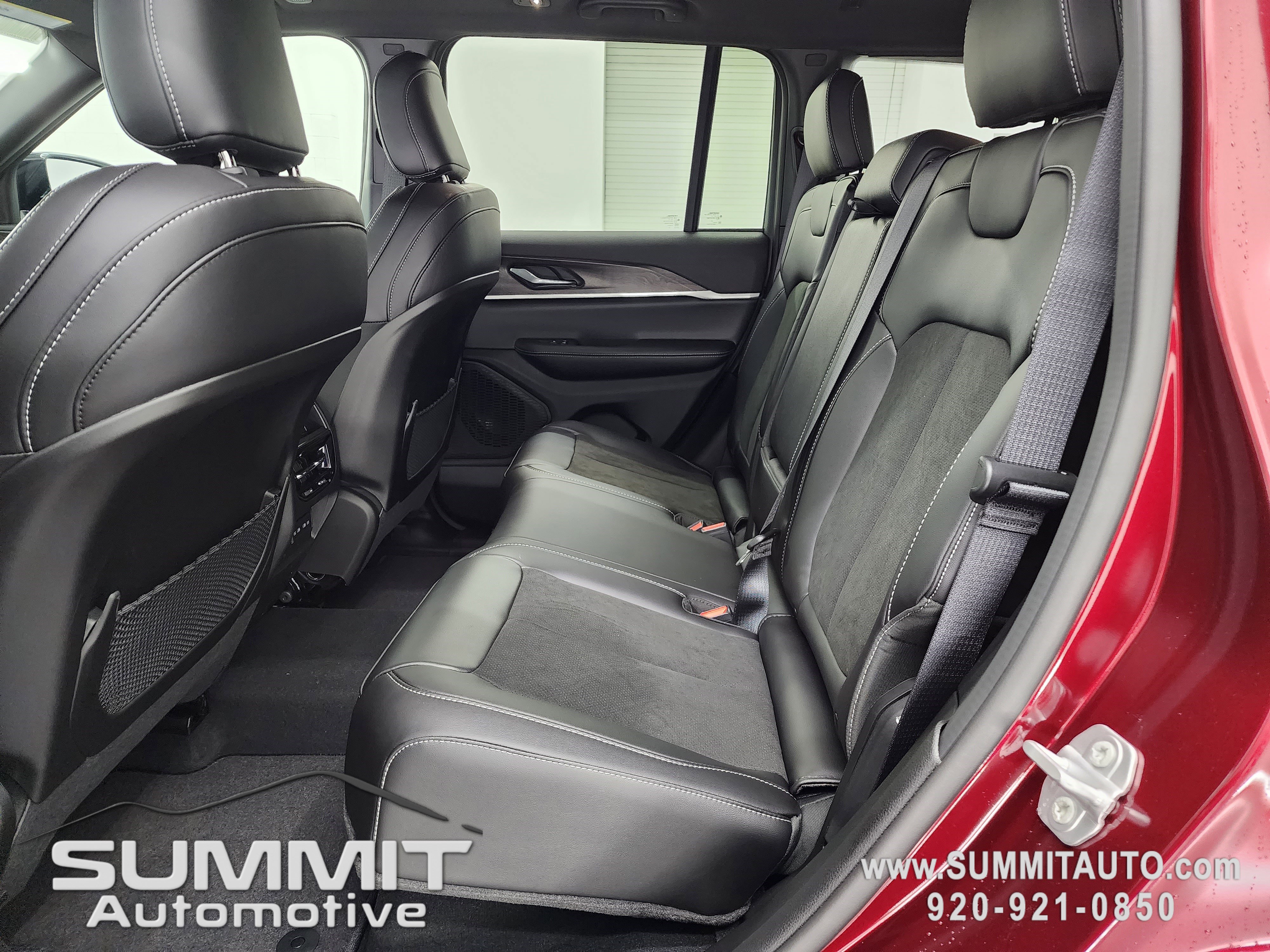 New 2026 Jeep Grand Cherokee Altitude image 9