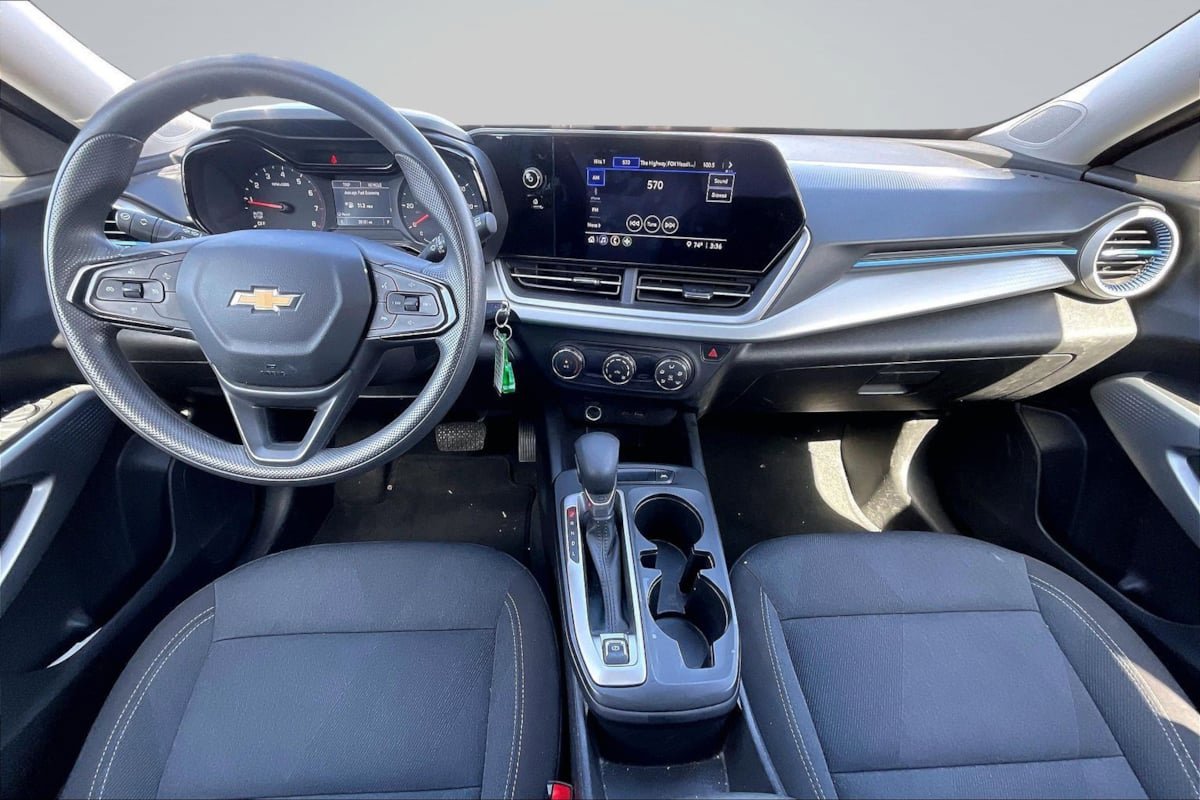 Used 2025 Chevrolet Trax LS FWD image 16