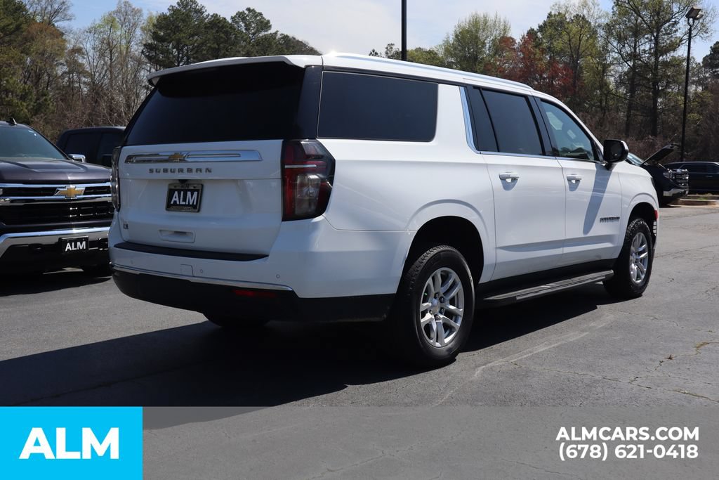 Used 2024 Chevrolet Suburban LT RWD image 6