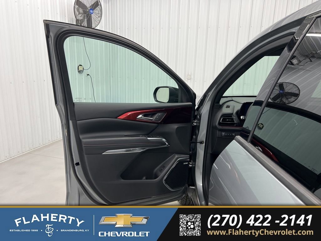 Used 2025 Chevrolet Traverse Z71 w/ Enhanced Driving Package image 8