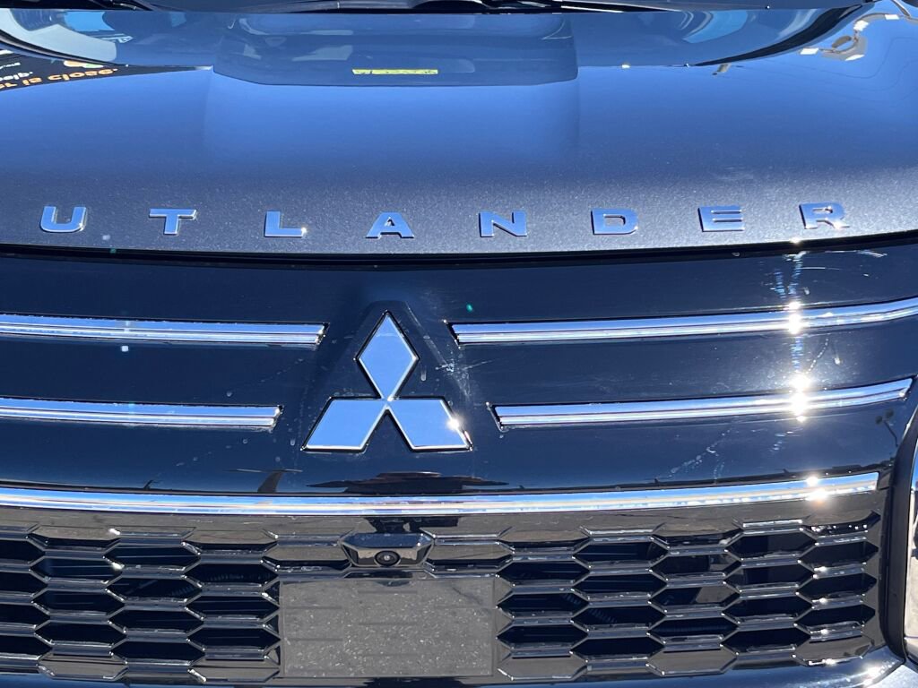 New 2025 Mitsubishi Outlander SE image 9