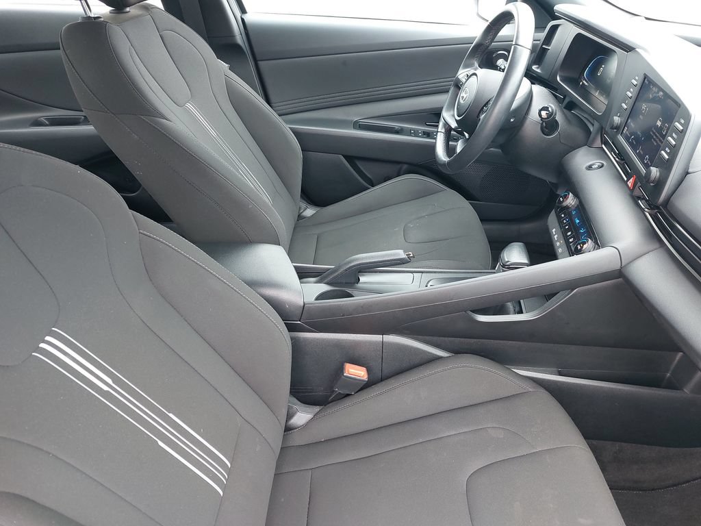 Used 2025 Hyundai Elantra Sport FWD image 10