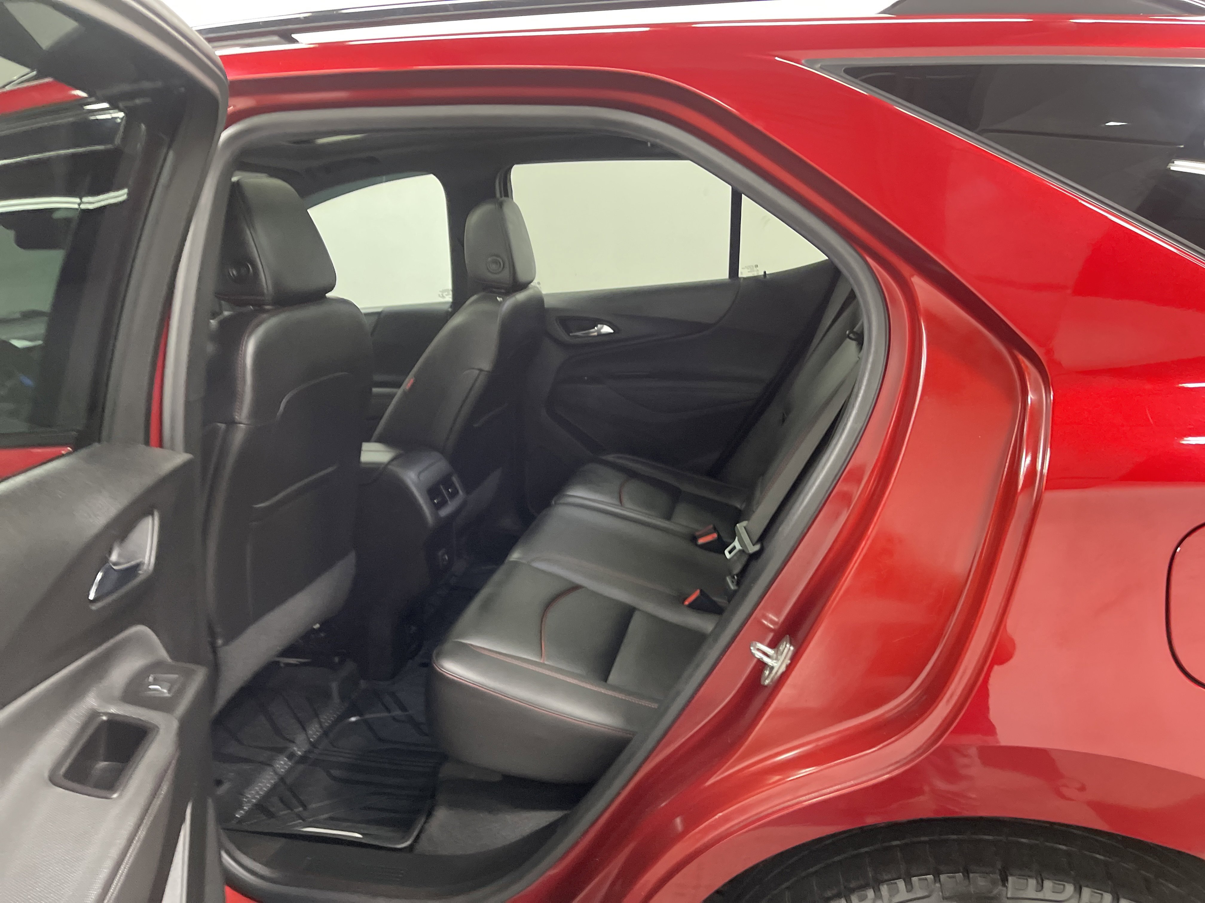 Used 2022 Chevrolet Equinox RS w/ RS Leather Package image 13