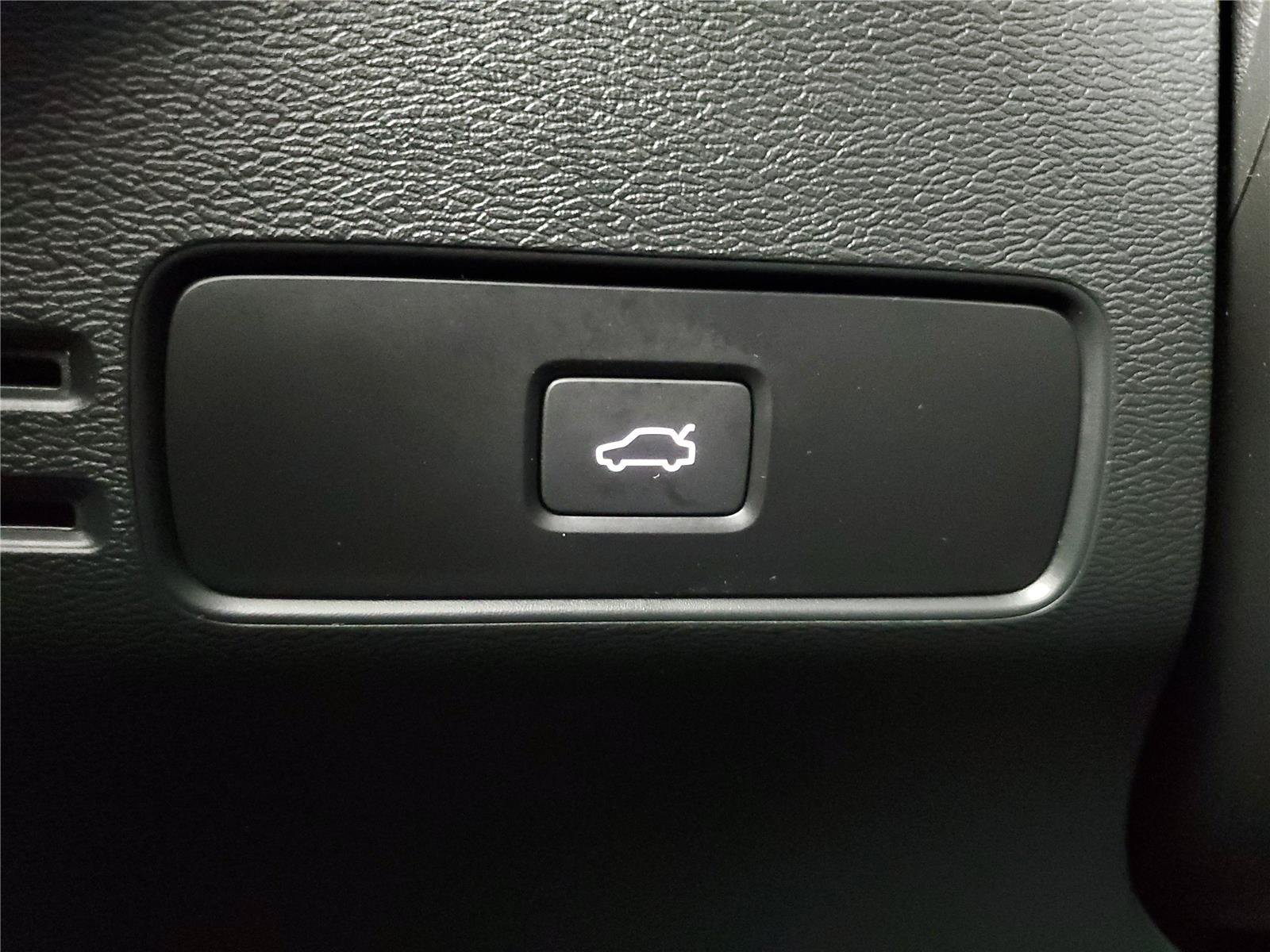 Certified 2024 Volvo C40 P8 Recharge Ultimate w/ Protection Package Premier RWD image 34