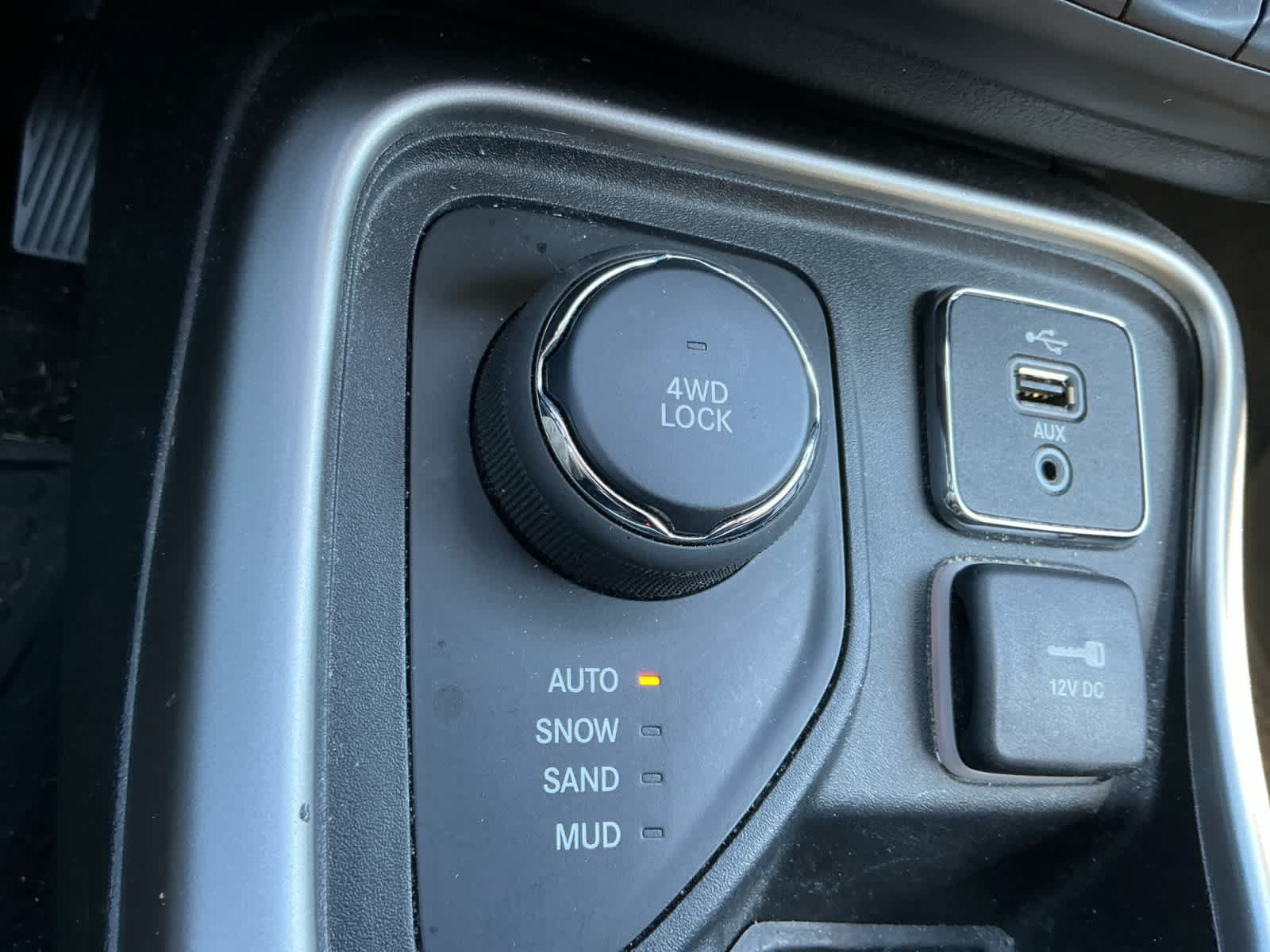 Used 2018 Jeep Compass Latitude w/ Popular Equipment Group AWD/4WD image 18