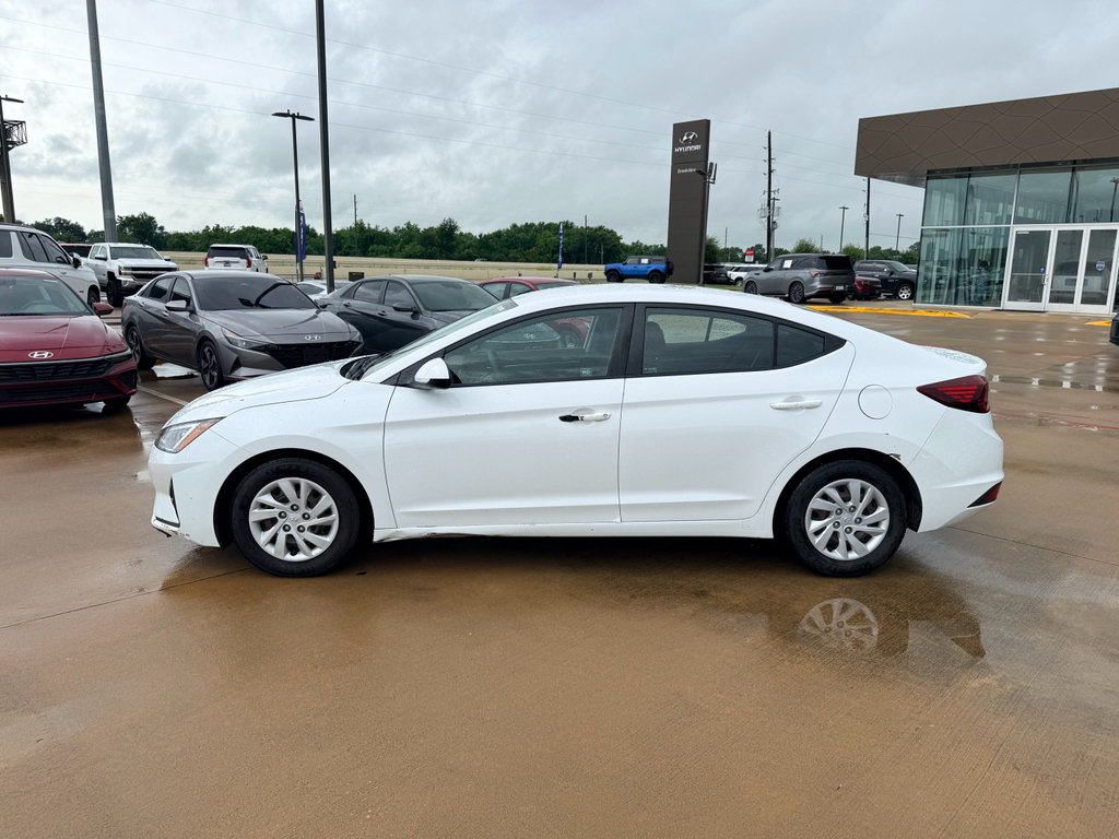 Used 2020 Hyundai Elantra SE w/ Cargo Package (C1) FWD image 2