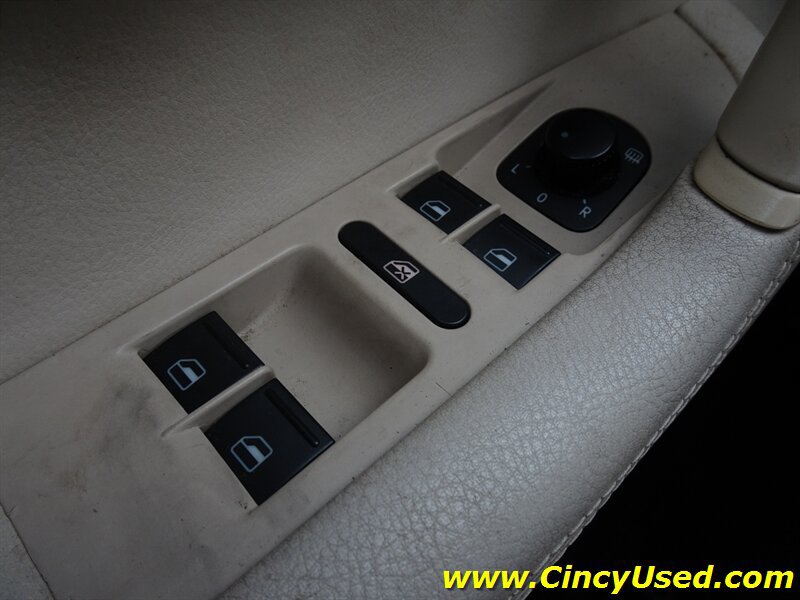 Used 2010 Volkswagen CC Sport FWD image 24