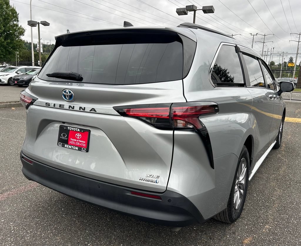 Certified 2022 Toyota Sienna XLE w/ XLE Plus Package FWD image 5