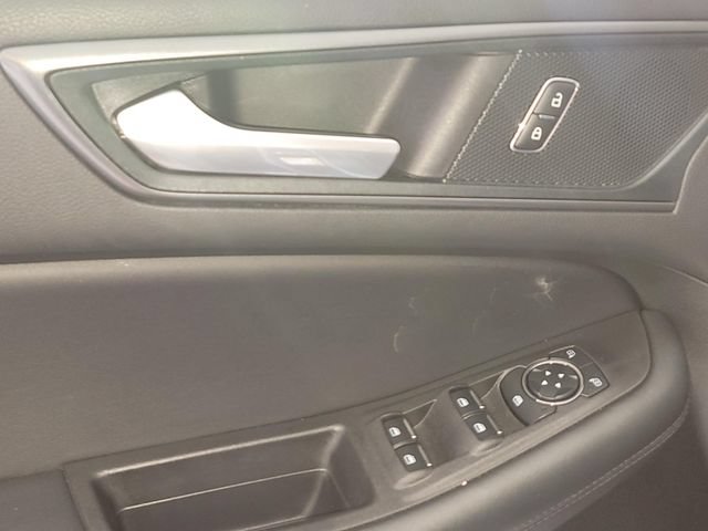 Used 2024 Ford Edge SE w/ Black Appearance Package AWD/4WD image 7