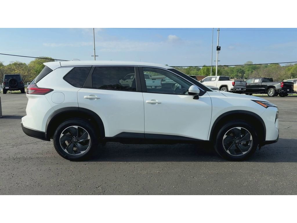 Used 2025 Nissan Rogue SV AWD/4WD image 9