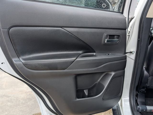 Used 2016 Mitsubishi Outlander GT image 24